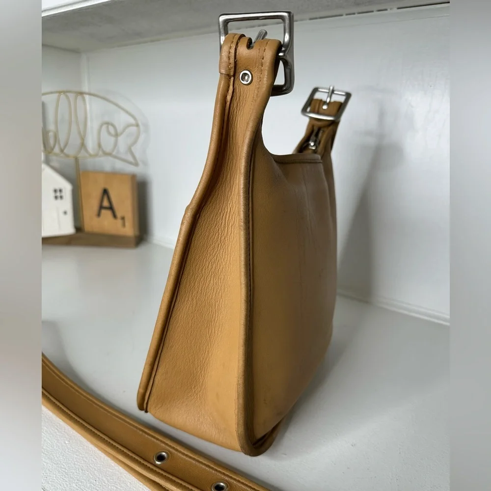 **SOLD**Vintage Coach 9966 Legacy Zip Camel Tan and Silver Nickel Hardware - Picture 5 of 16